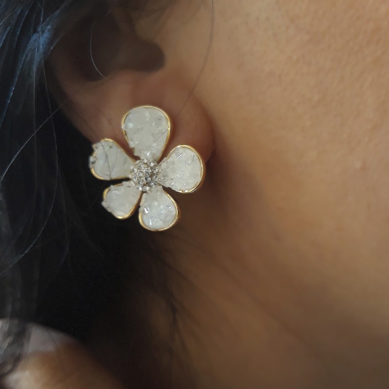 گوشواره مینا کاری طرح گل نگین دار برند Ubl 1 Enamel Earrings With Flower Desing And JewelsUbl Brand