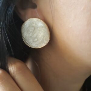 Ubl Brand Round Design Enamel Earring With Wreaths